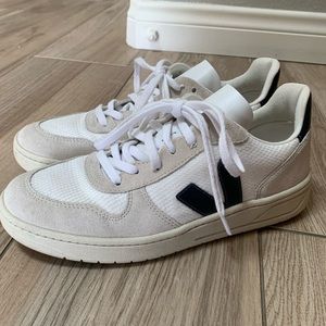 Veja V-10 Womens Sneakers